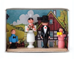 028/065 - Matchbox Scene With Wedded Couple
