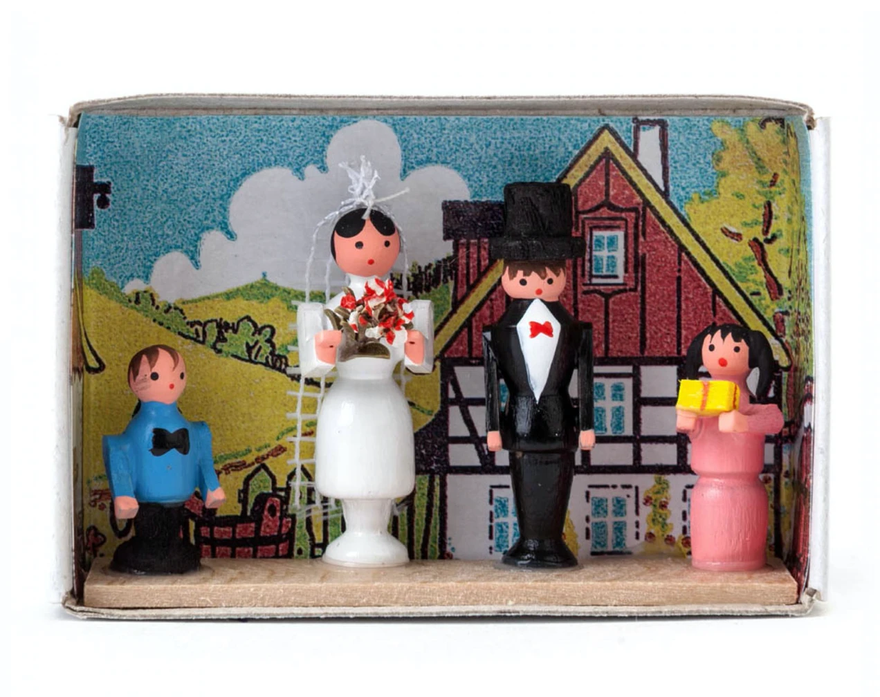 028/065 - Matchbox Scene With Wedded Couple 1 028/065 - Matchbox Scene With Wedded Couple