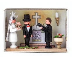 028/094 - Matchbox Scene With Bride & Groom