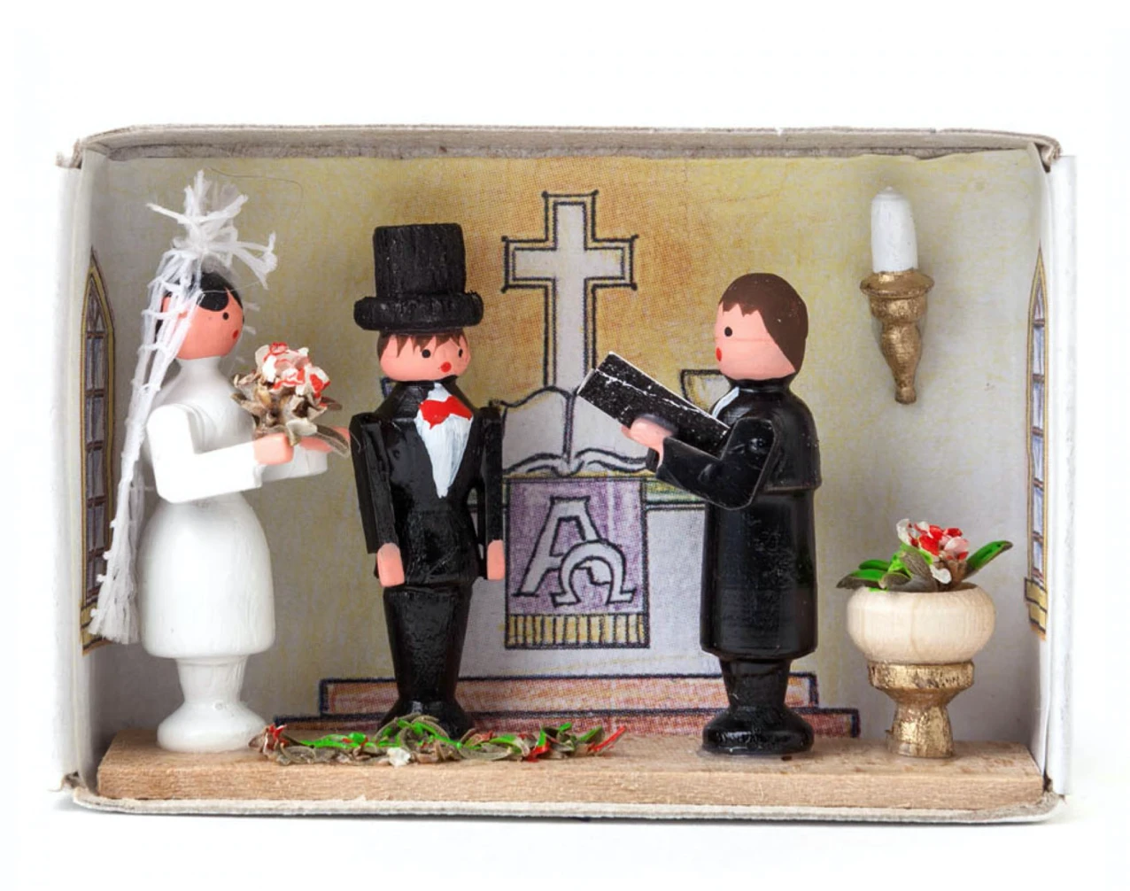 028/094 - Matchbox Scene With Bride & Groom 1 028/094 - Matchbox Scene With Bride & Groom