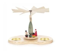 085/846 - Pyramid With Santa & Train