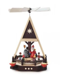 085/051K - Pyramid With Santa, Snowman & Children