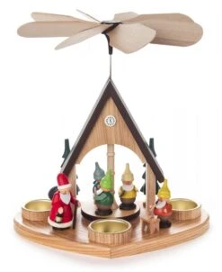 085/1013 - Pyramid With Santa And Dwarves