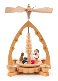 085/16353 - Pyramid With Girl And Cats