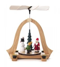 085/324B - Pyramid With Painted Christmas Scene (14mm Candles)