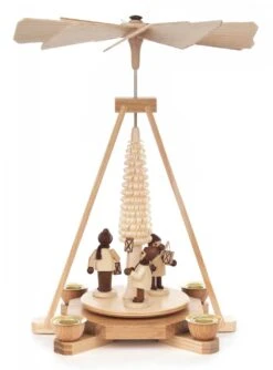 085/484/4 - Pyramid With Children Holding Lanterns (14mm Candles)