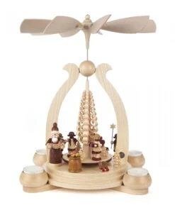 085/557 - Pyramid With Santa & Children (Tealights)