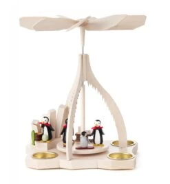 085/724 - Pyramid With Penguins (Tealights)