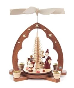 085/306 - Pyramid With Santa & Children